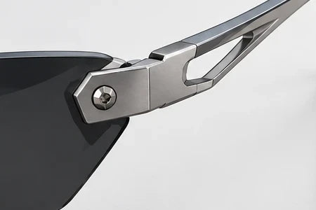 Close-up of the SILV3R hex end-plate and folding hinge
